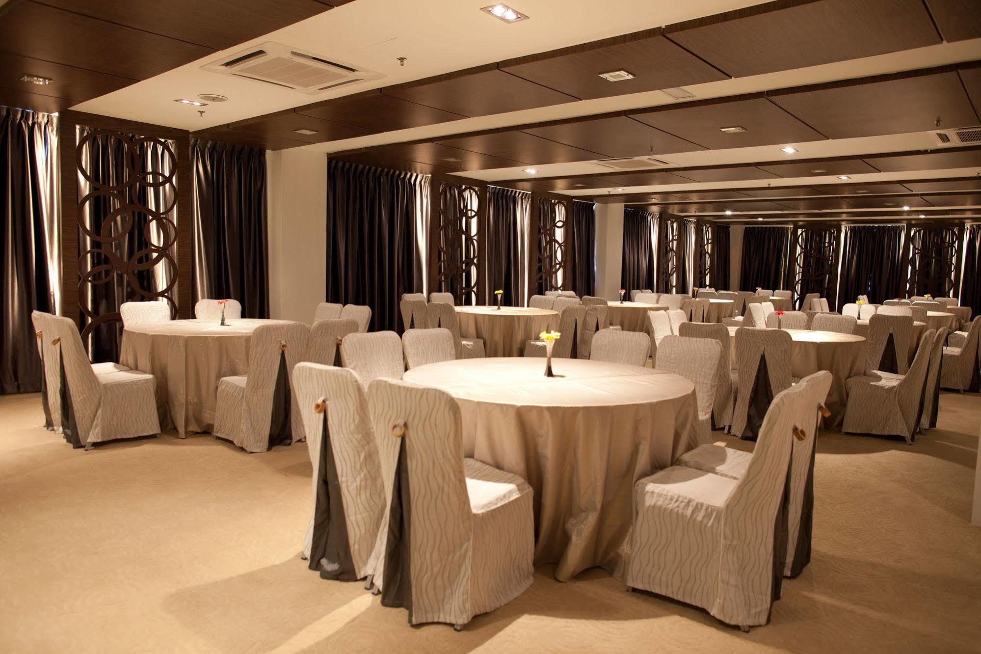 Pine Tree Hotel Batu Pahat Eksteriør bilde